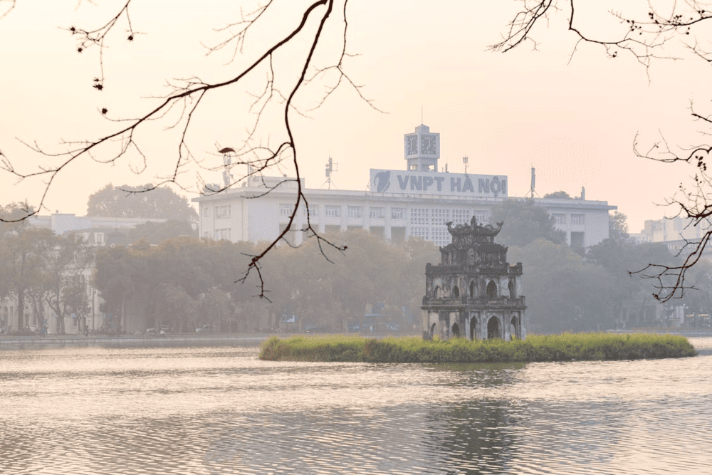 Hoan Kiem Lake is the heart of Hanoi (Sources: Pexels)